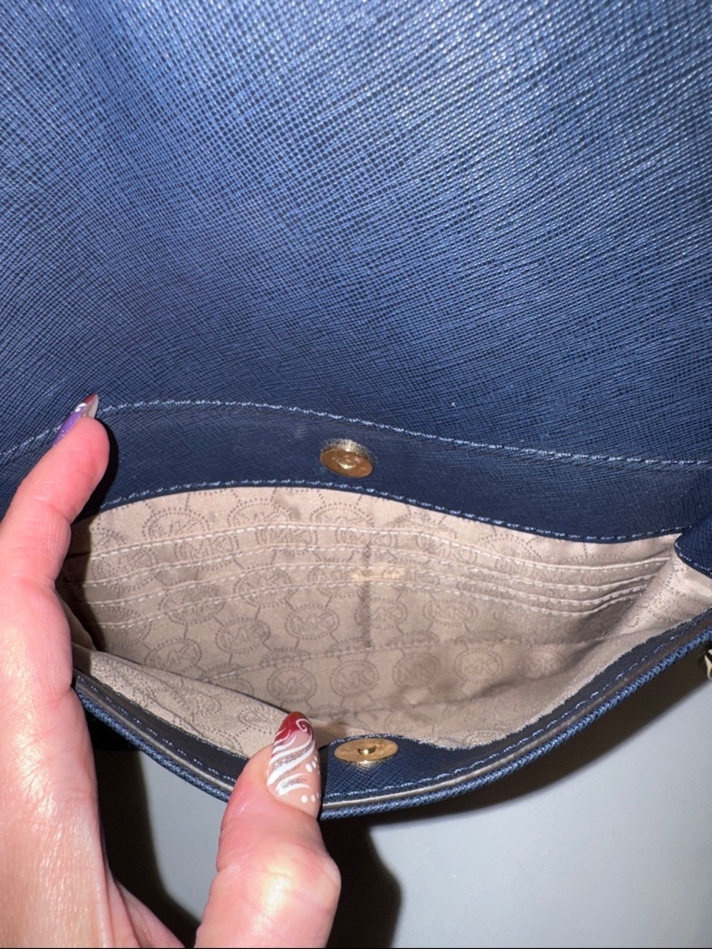 Michael Kors Jet Set Medium Snap Pocket Leather Tote - Picture 3 of 9